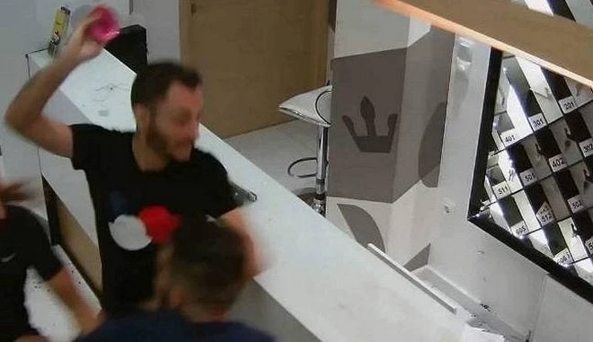 Μαχαίρι, καρέκλες και πυροσβεστήρες: Άγριο ξύλο σε ξενοδοχείο στη Θεσσαλονίκη (βίντεο)